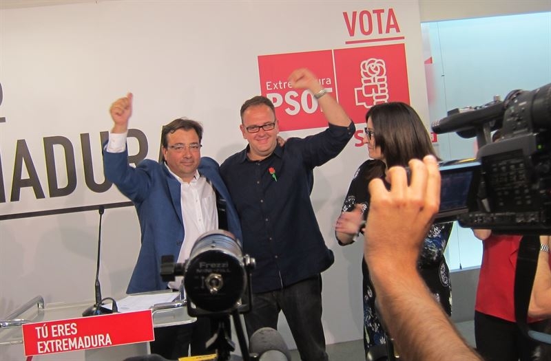 En Extremadura, el PSOE gana las elecciones con 30 diputados, el PP obtiene 28 y entran Podemos y Ciudadanos