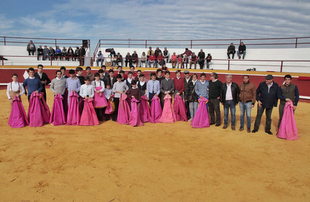 El alumnado de la Escuela Taurina de Badajoz participa en novilladas y clases prácticas