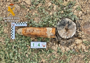 Desactivado un proyectil de artillería de la Guerra Civil hallado en una finca de Peñalsordo