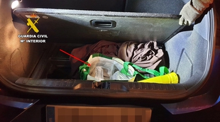 La Guardia Civil interviene ocultos en un vehculo ms de once kilos de hachs