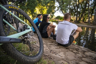 Empresas del sector turístico conocen en Olivenza y Alburquerque las posibilidades del cicloturismo en la provincia