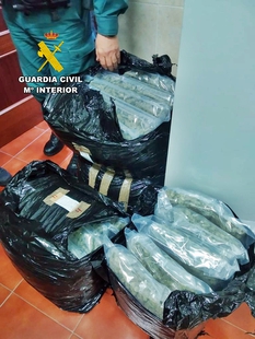 La Guardia Civil intercepta un transporte de  marihuana en Villafranca de los Barros 