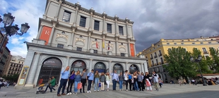Los alumnos del Conservatorio de Música de Montijo visitan el Teatro Real dentro del programa Ópera Joven de la Diputación