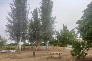 La Laguna de Holguera luce nuevos accesos, espacios de ocio, parque infantil, merendero y mejoras para la pesca