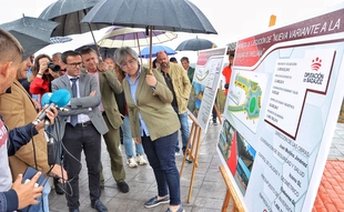 El presidente de la Diputacin visita la nueva variante de Orellana la Vieja que conecta con la playa Costa Dulce