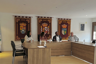 El presidente de la Diputacin se compromete a mediar y presionar para solventar los problemas del sector tabaquero
