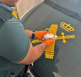 La Guardia Civil detiene a dos personas en Monesterio por traficar con droga