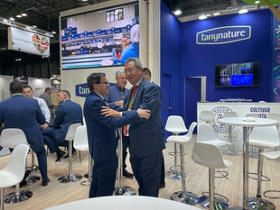 El presidente de la Diputacin de Badajoz asiste a Fruit Attraction para apoyar al sector frutcola extremeo