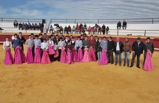 La Escuela de Tauromaquia de la Diputación de Badajoz clausura el curso 2023 con una gran clase práctica