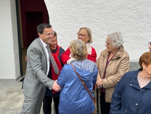 El presidente de la DiputaciÃ³n de Badajoz visita el nuevo espacio que La Haba ha habilitado para los emprendedores
