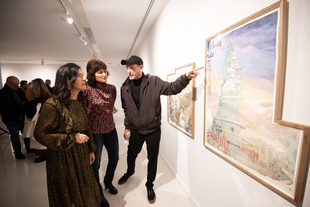 El Primer Premio de Artes Plásticas «Sala El Brocense», en su edición más internacional, recae en el artista madrileño Ignacio García y sus dos dibujo