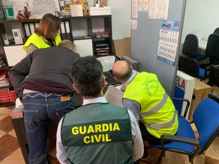 Inspección de Transportes y Guardia Civil erradican una autoescuela que generaba falsos cursos de obtención del CAP en Almendralejo