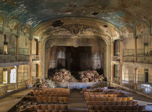 Las instantáneas de edificios históricos abandonados de Lorenzo L. Lumeras, nueva exposición en la Sala de Arte El Brocense