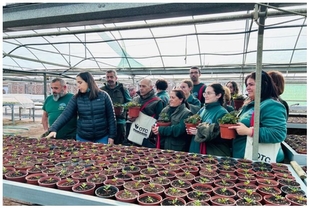 Alumnado de las especialidades de jardinería y forestal reciben formación práctica en el Vivero Provincial