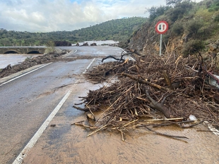 Seis carreteras de Badajoz continúan cortadas al tráfico por los efectos de la borrasca Laurence