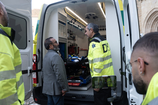 La Asociación de Ayuda en Carretera DYA recibe de la Diputación de Cáceres una ambulancia medicalizada