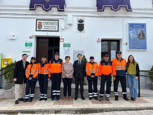 La Junta entrega material y vestuario a la agrupación de Protección Civil en Maguilla
