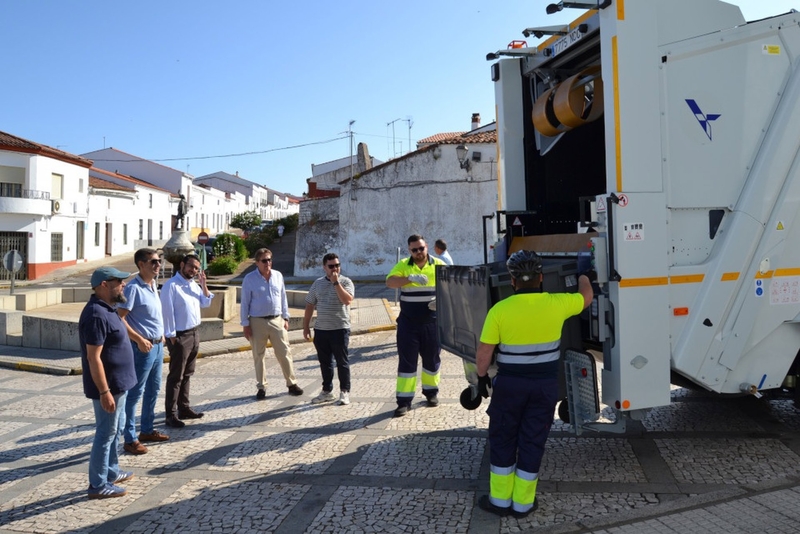 Higuera la Real y las pedanías de Jerez de los Caballeros estrenan camión recolector de residuos