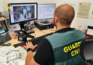 En prisión un hombre tras atracar un comercio en Olivenza encapuchado y con un arma para llevarse 530 euros