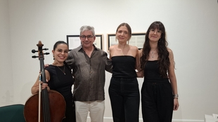 El escritor e ilustrador serragatino Javier Alcaíns expone “Canciones Ilustradas” en la Sala Pintores 10