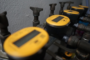 Promedio avanza en la digitalización de los contadores de agua en once localidades