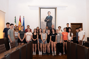 El Presidente Miguel Ángel Morales recibe al alumnado del IES Valle del Jerte y del liceo Jean-Perrin de Nantes en la Diputación de Cáceres