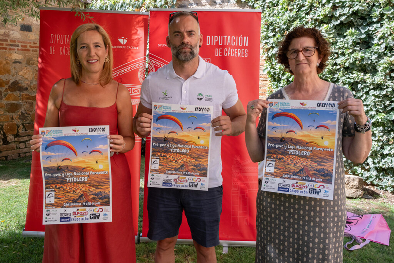 El Pico Pitolero y Cabezabellosa dan el salto internacional con la celebración de la Pre-Copa del Mundo de Parapente