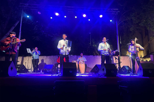 Los Conciertos de Pedrilla cierran su 28ª edición con el son cubano del Septeto Naborí y una respuesta multitudinaria del público