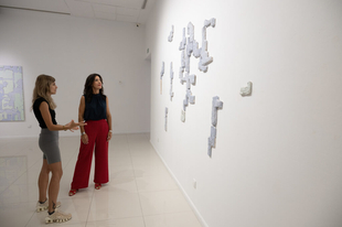 La Sala de Arte El Brocense abre su temporada expositiva con una propuesta artística de la extremeña Paula Valdeón