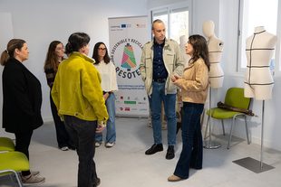 Arranca el Espacio Hub Textil de Arroyo de la Luz con una residencia creativa transfronteriza entre España y Portugal