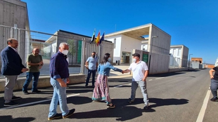 Esther Gutiérrez visita las instalaciones del nuevo centro educativo de La Zarza