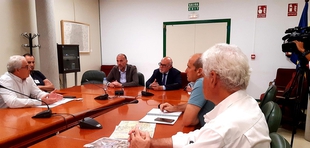 La Junta aborda con SEIASA y regantes de Badajoz-Canal de Montijo la modernización de infraestructuras para ahorrar agua y ser más eficientes
