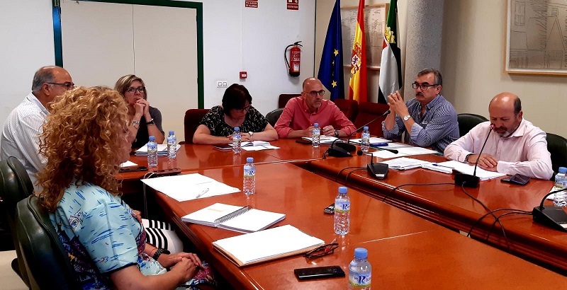 El nuevo Consejo Asesor Agrario de Extremadura se reúne tras las elecciones al campo
