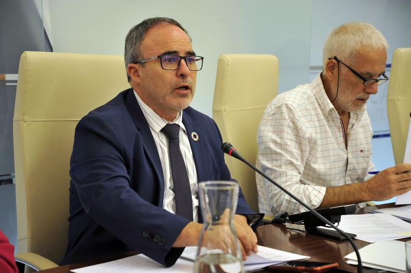 Francisco Martín presenta en la Asamblea de Extremadura diez medidas para reactivar la demanda turística durante este otoño e invierno