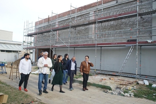 Nuria Flores visita las obras de adecuacin y mejora de la piscina climatizada de Montijo