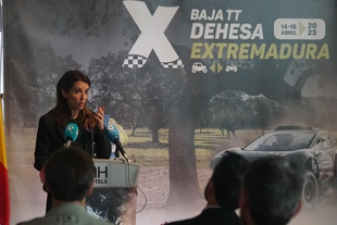 Nuria Flores asiste a la presentación de la Baja TT Dehesa de Extremadura