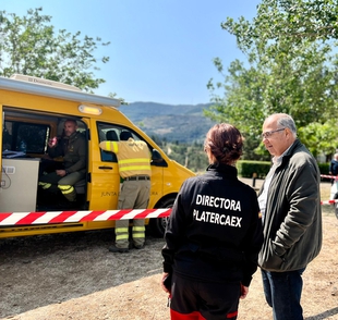 Ms de 400 efectivos de todos los grupos de accin trabajan en la extincin del incendio de Hurdes y Sierra de Gata