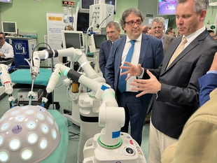 El ministro de Sanidad ensalza el trabajo en trasplantes y la apuesta por la innovacin en ciruga robtica de Extremadura