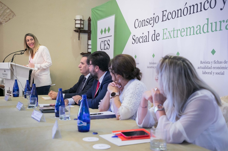 María Guardiola respalda la propuesta del CES de integrar la Vía de la Plata en el Corredor Atlántico