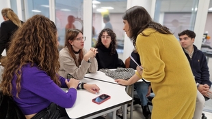 Un programa de la Junta de Extremadura facilita que 56 titulados de la UEX hagan prácticas en 52 empresas