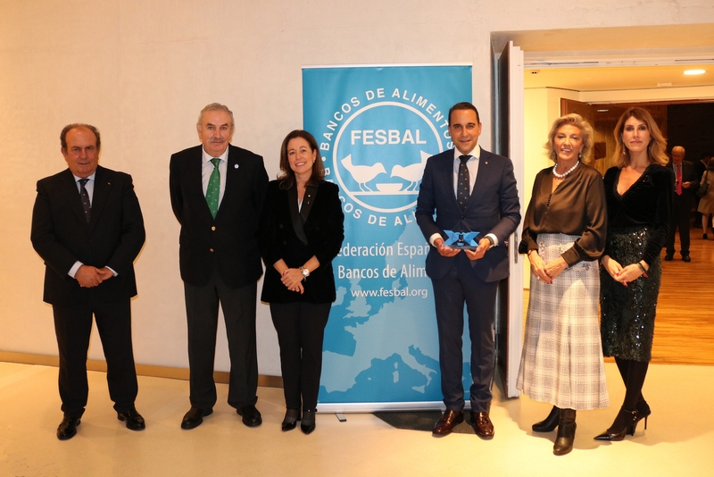   La Federación Española de Bancos de Alimentos premia a Caja Rural de Extremadura por su ''destacada aportación y generoso apoyo''