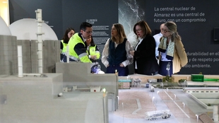 La presidenta de la Junta de Extremadura visita la Central Nuclear de Almaraz en defensa de su continuidad