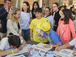 La consejera de Educación visita el XVII Encuentro Juvenil EDUCATIVA del Colegio San José con la participación de 3.500 alumnos