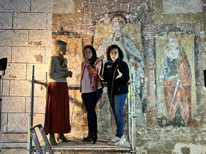 La Junta trabaja en un plan de recuperación integral de las pinturas murales de la iglesia de Santiago de Llerena