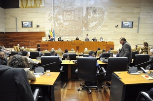 La Asamblea de Extremadura aprueba una declaración a favor de la investigación para prevenir las enfermedades raras