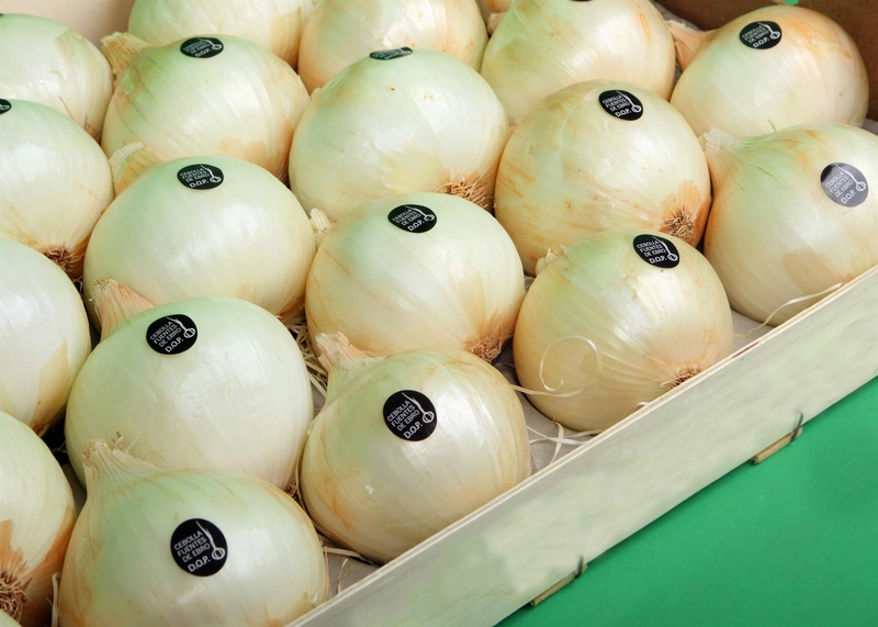 Cebollas, huevos y champiñones, los alimentos básicos que más se han encarecido en marzo