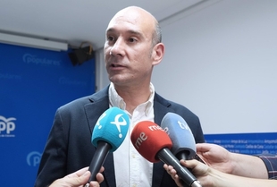 El PP pide a Gallardo que renuncie a su aforamiento para 'demostrar que no quiere esconderse detrás de su escaño'