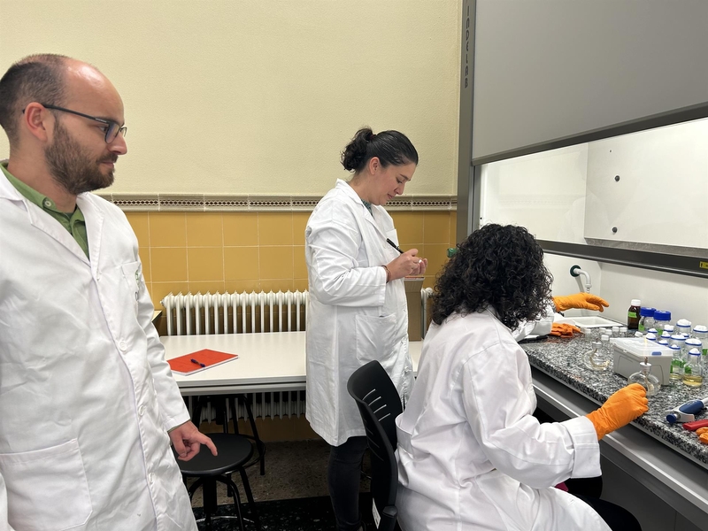 La Junta transfiere 1.056.795 euros a la UEx para acompañar y asesorar a sus grupos de investigación