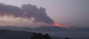 Más de 300 efectivos intervienen en el incendio de Jarilla, que afecta a 11.000 hectáreas