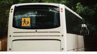 La Federación Estudiantil de Extremadura convoca huelga indefinida desde el 19 de septiembre por el transporte escolar